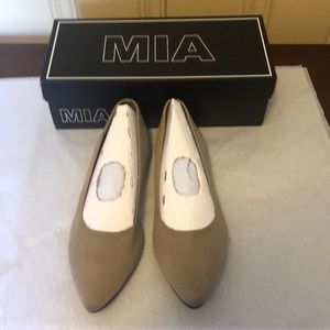NIB Women Mia Shoes